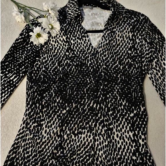 Ann Taylor blouse top women V neck black and white - Picture 3 of 4